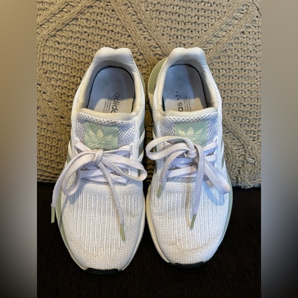 Adidas White and Light Green Running Shoes talla 6 U.S. - Picture 6 of 12